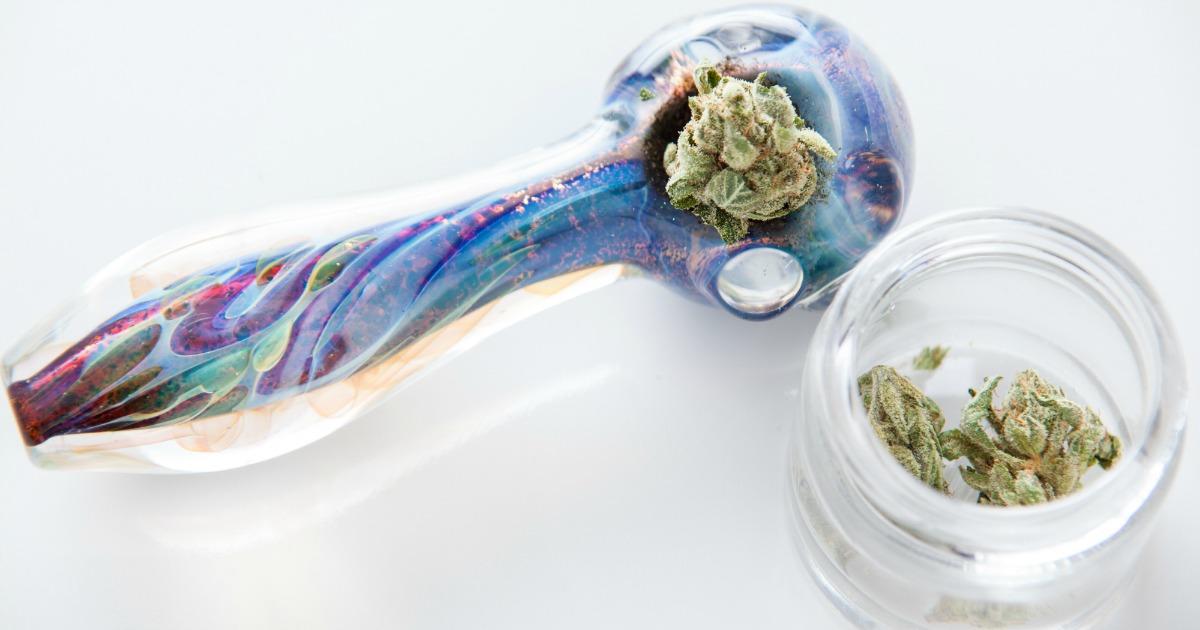 https://www.marymart.com/wp-content/uploads/2017/08/what-to-look-for-when-buying-a-cannabis-pipe-FB.jpg